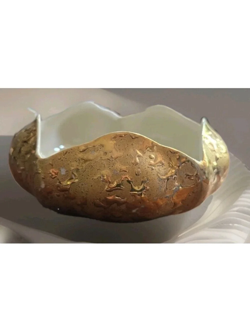 Queen Pottery 22 Kt Weeping Gold 6